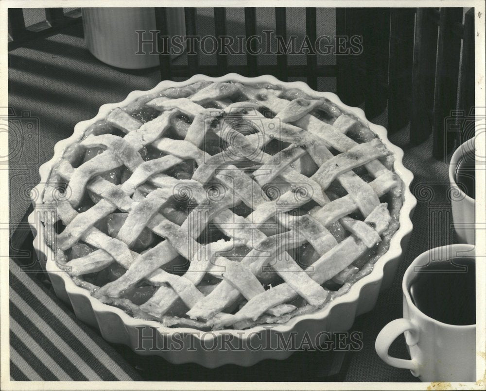 1972 Green Newtown Apple Special Tangy Tart - Historic Images