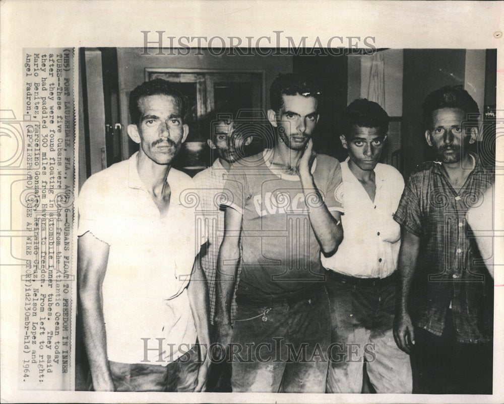 1964 Press Photo Atlantic Ocean Cubans Float Freedom - RRV41409 - Historic Images