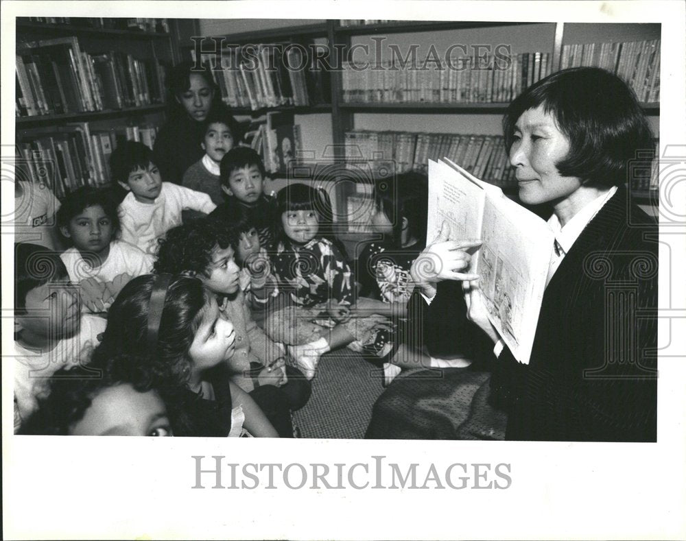 1990 Paul Cecelia Calvo Librarian Cha Hei - Historic Images