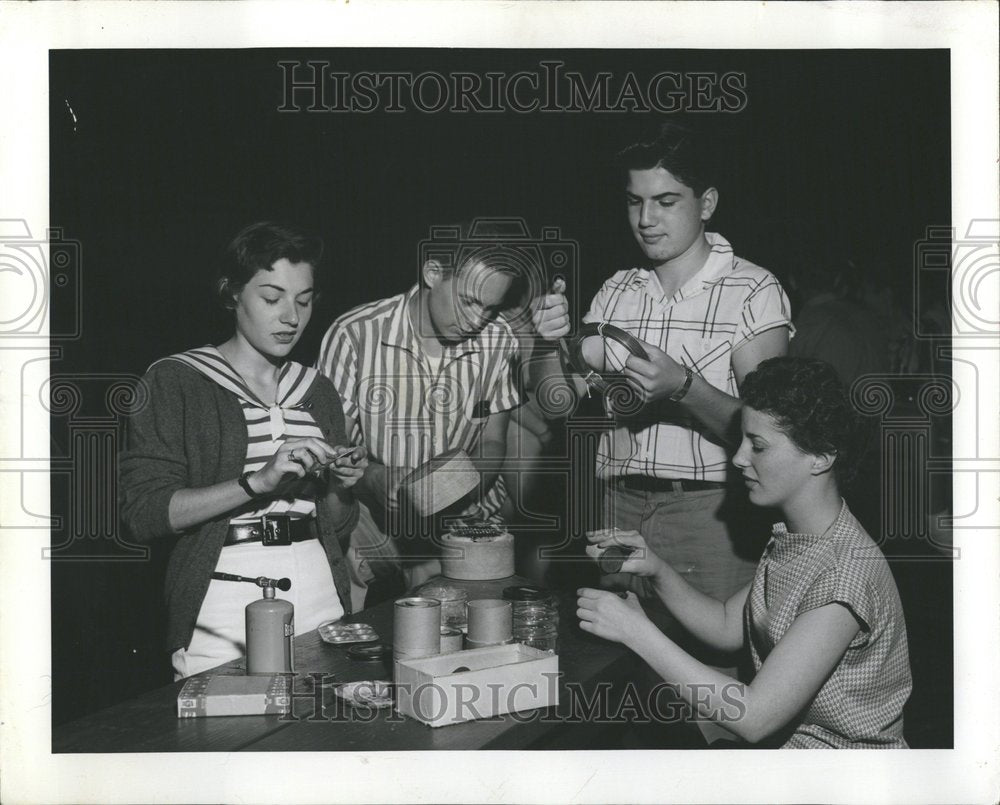 1957 Press Photo Teen Canteen Sharon Hirsch Howard work - RRV41821 - Historic Images