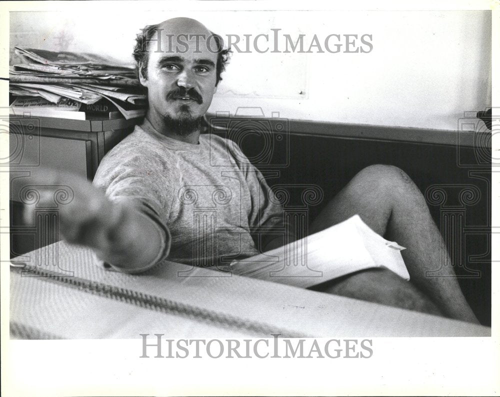 1983 Press Photo Calypso Crewmember Bob Braunbeck fit - Historic Images