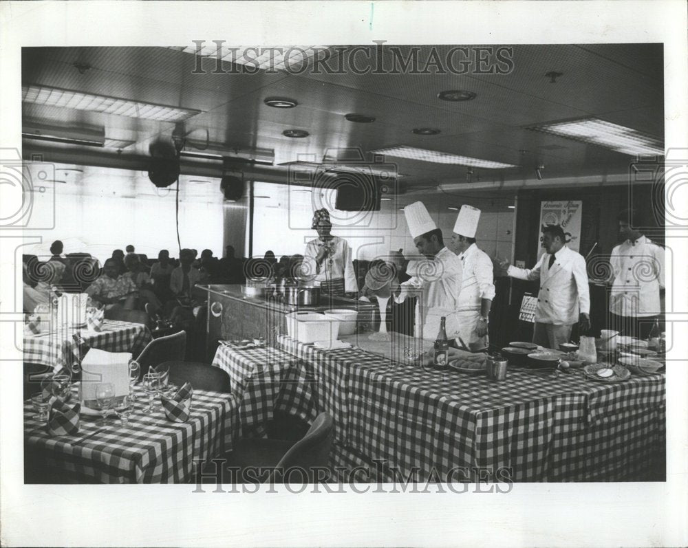 1975 Caribbean cruise Cooking class Chef - Historic Images