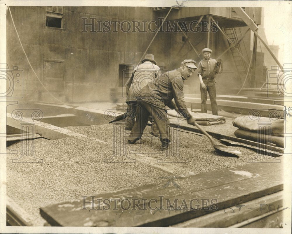 1938 Press Photo Top Men Shovel Level One - RRV42033 - Historic Images