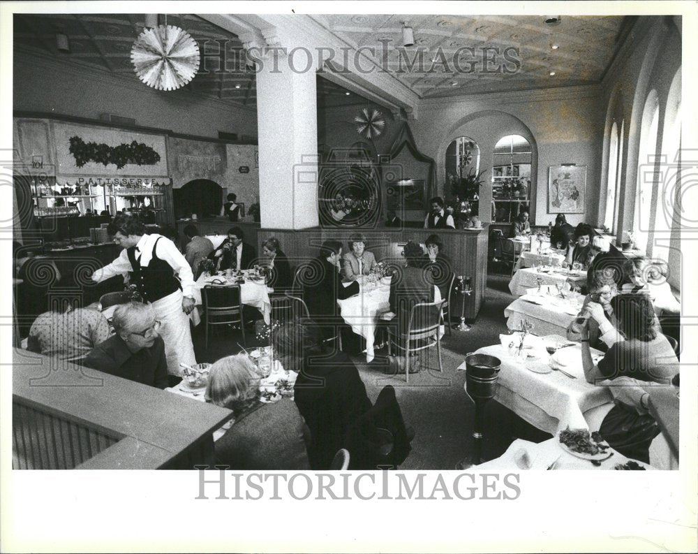 1983 L Escargot Restaurant business lunches - Historic Images