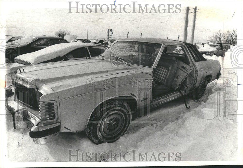 1979 Car circle knocked down run license - Historic Images