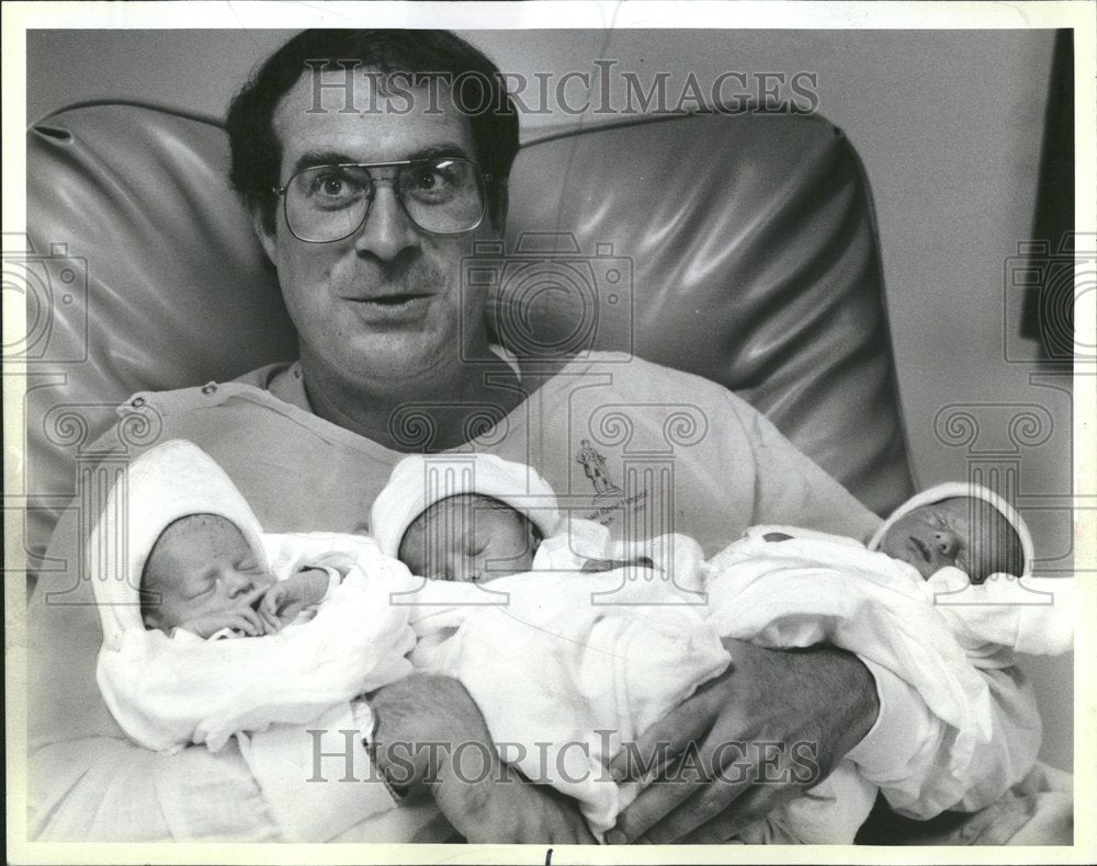 1985 Chicago John Cronin hold daughter son - Historic Images