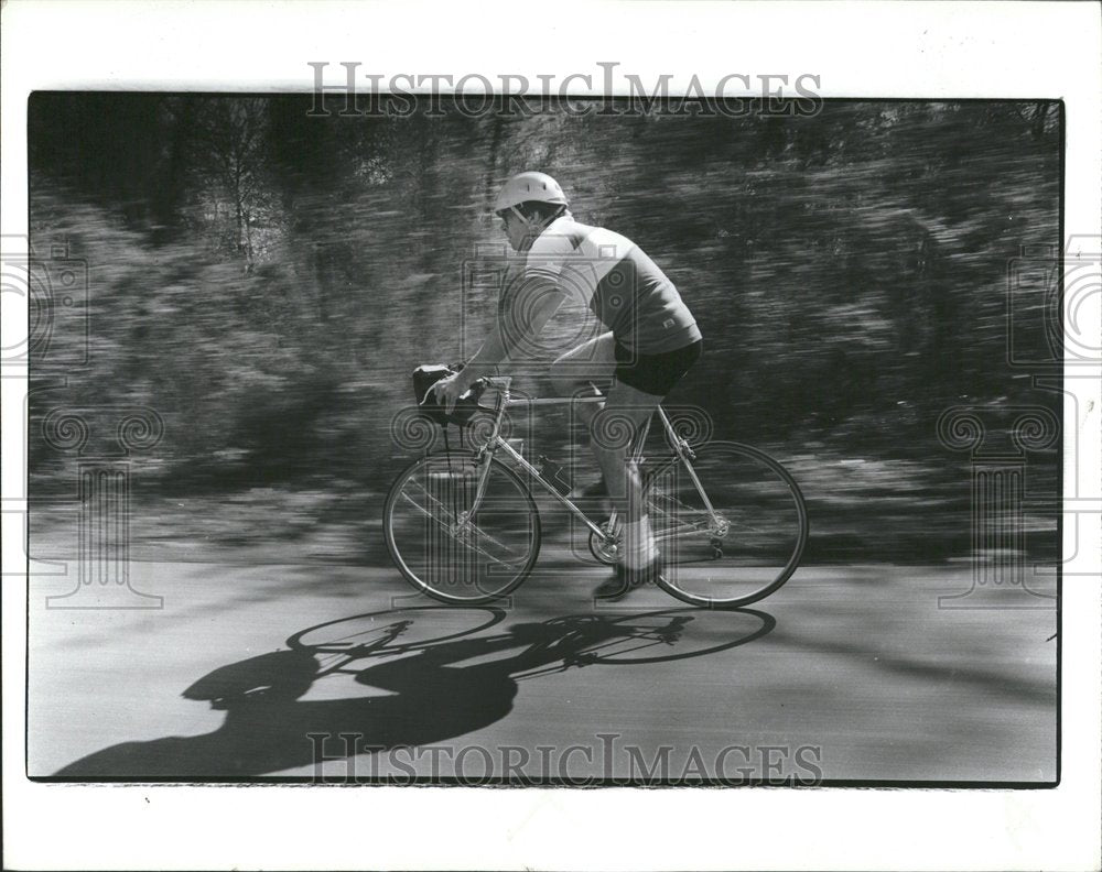 1981 Press Photo Chuck Briggs bicycle Belle Isle Road - RRV42467 - Historic Images