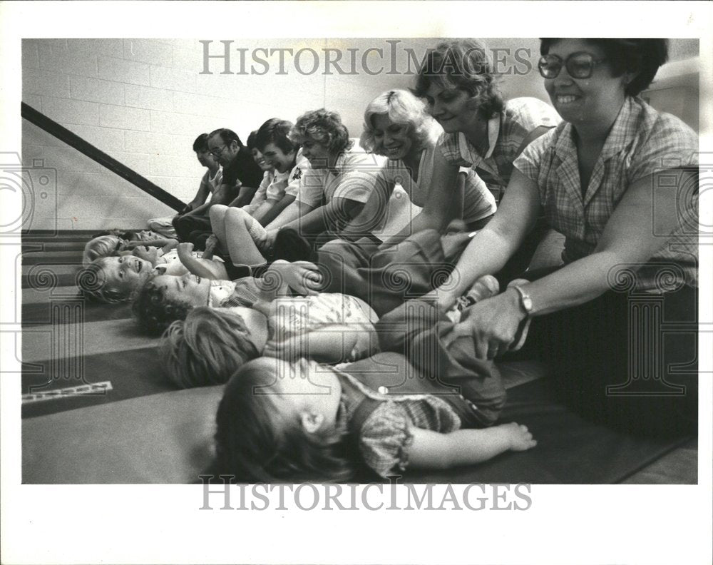 1980 Parent YMCA Conquerors Children Legs - Historic Images