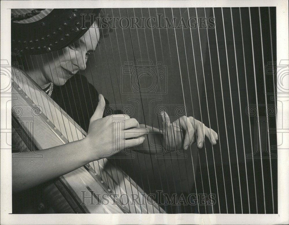 1947 Press Photo Miss Marjorie Tyre New York Harpist - RRV42523 - Historic Images