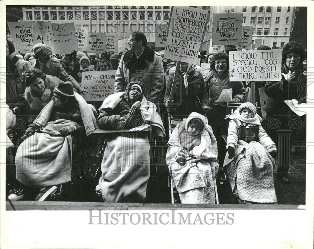 1983 Daley center Plaza handicapped pole - Historic Images