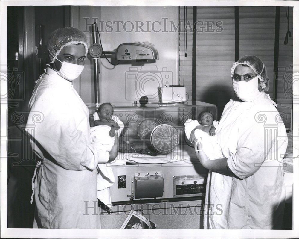 1962 Press Photo Mrs Morales Bethany Hosp child triplet - RRV42627 - Historic Images