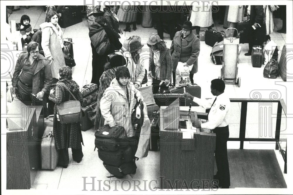 1980 Press Photo O Hare minal crowd cusoms passengers - RRV42759 - Historic Images