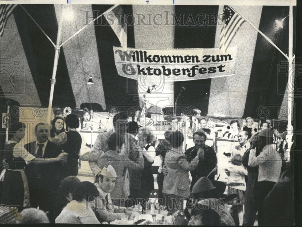 1976 Press Photo Oktoberfest Festival Largest Fair Mich - RRV42941 - Historic Images