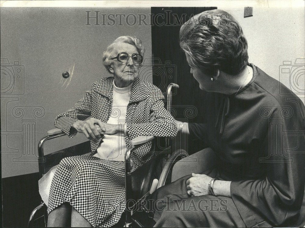 1977 Rose Quinn Illinois Medical Center - Historic Images