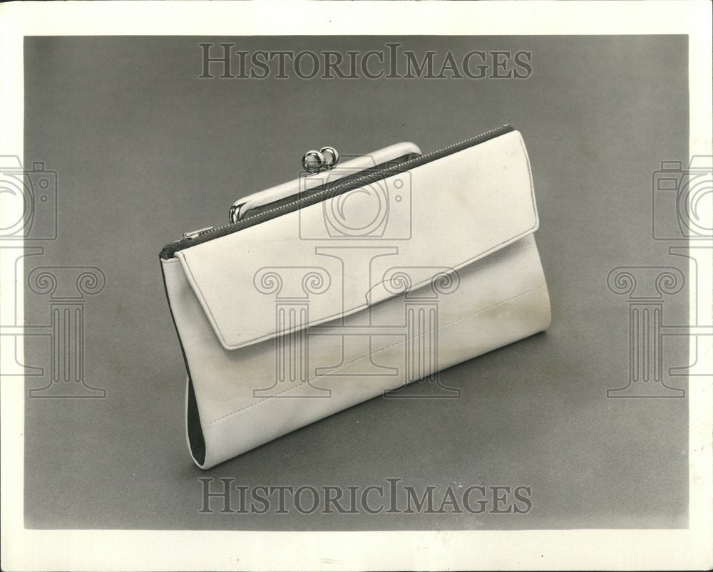 1956 Press Photo Style Clo Carry bag Zipper Closing - RRV42995 - Historic Images