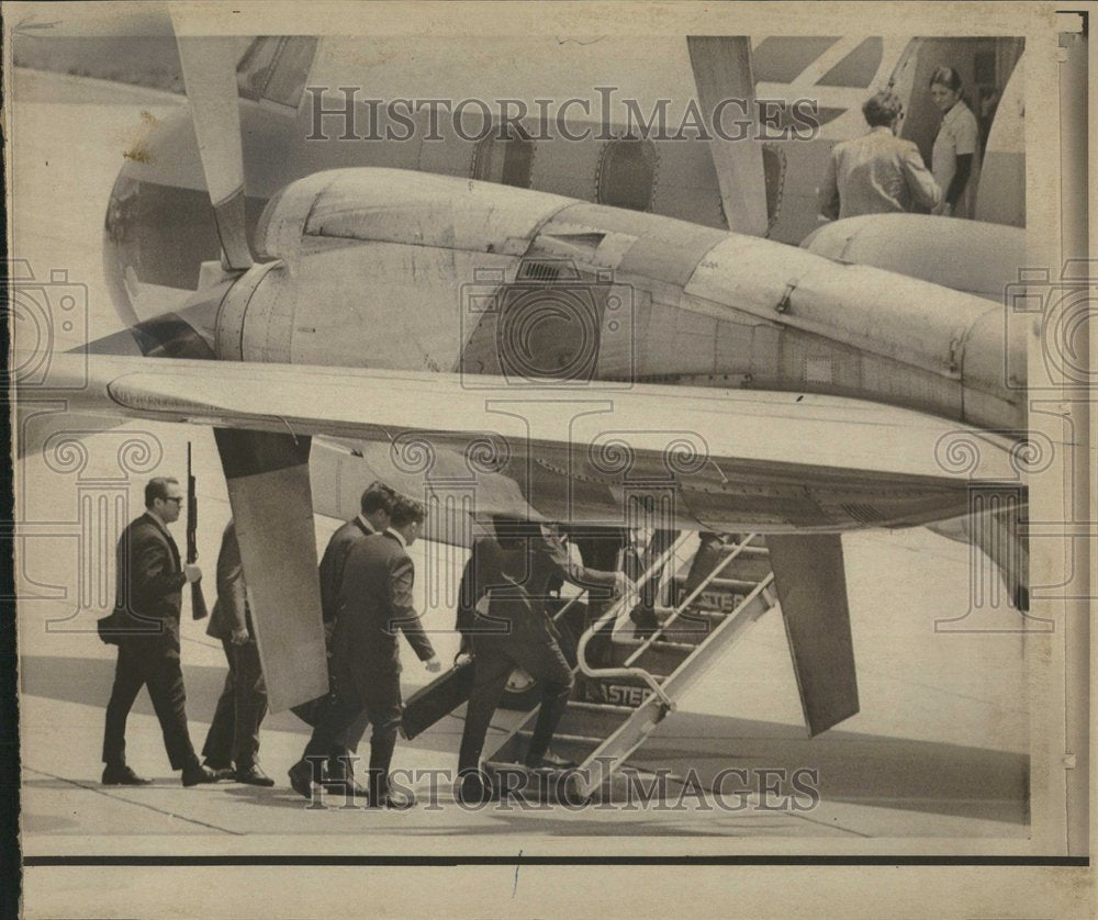 1972 Press Photo Aircraft Hijacking Seizure Group Mich - RRV43215 - Historic Images