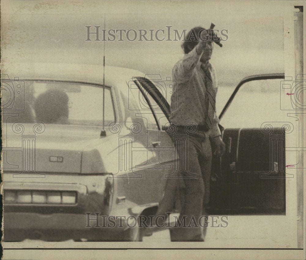 1972 Hijack Kidnap Bruce Hughes Gun Police - Historic Images