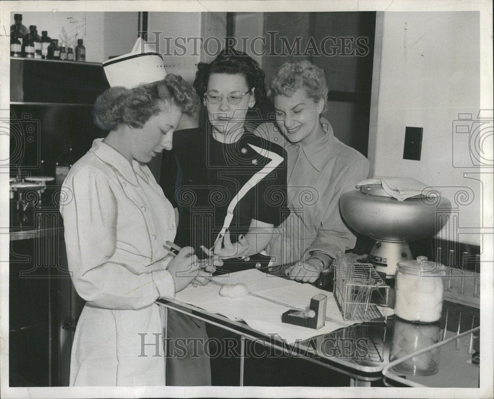 1950, Nurse Blood Typing Employees Chicago - RRV43277 - Historic Images