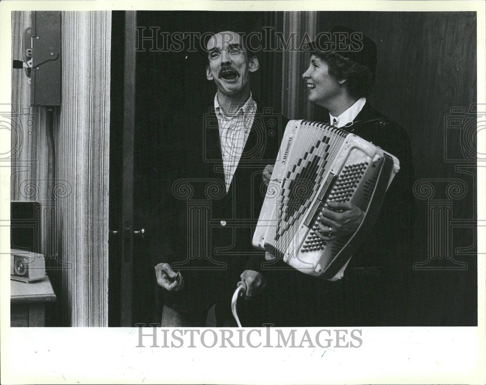 1984 Press Photo Salvation Army Singing Nursing Home - RRV43361 - Historic Images