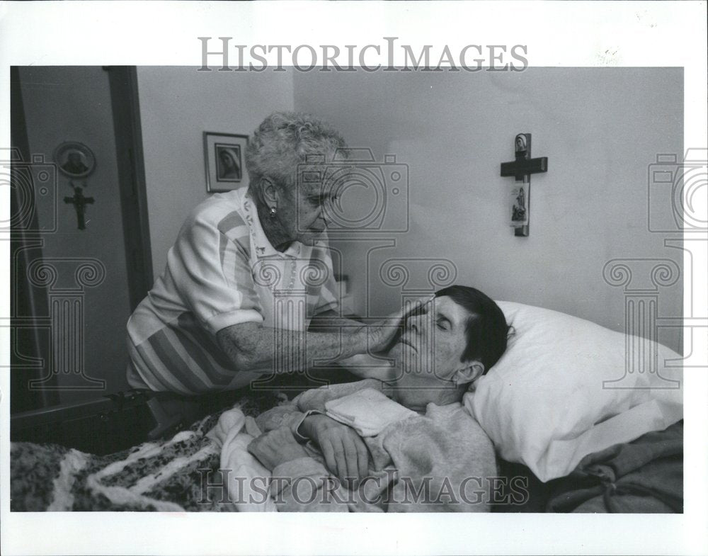 1993 Press Photo Eileen Carrier Alzheimers - RRV43365 - Historic Images