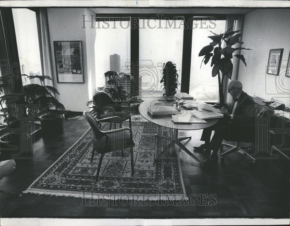 1974 Press Photo Attorney Office Decorations Windows - RRV43407 - Historic Images