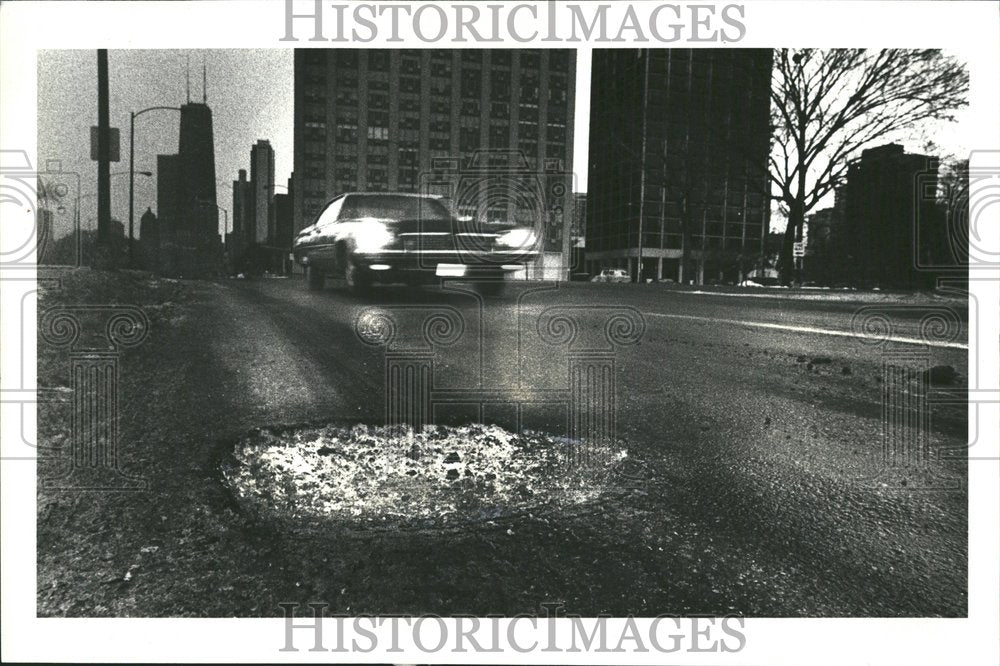 1978 Press Photo Lake Shore Drive Road Potholes Chicago - RRV43421 - Historic Images