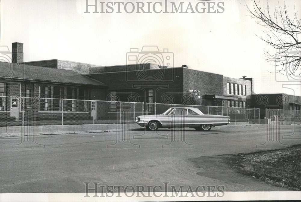 1967 Press Photo Exterior Charles Saha School Long - Historic Images