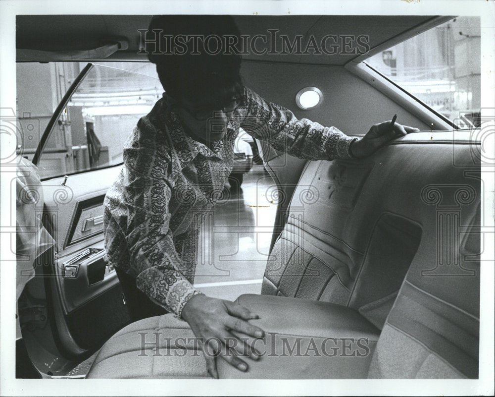 1973, Oldsmobile Automobile Inspection - RRV43569 - Historic Images