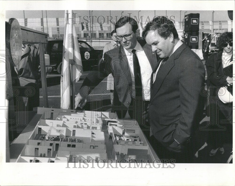 1990 Press Photo O&#39;hare Command Center Building Model - Historic Images