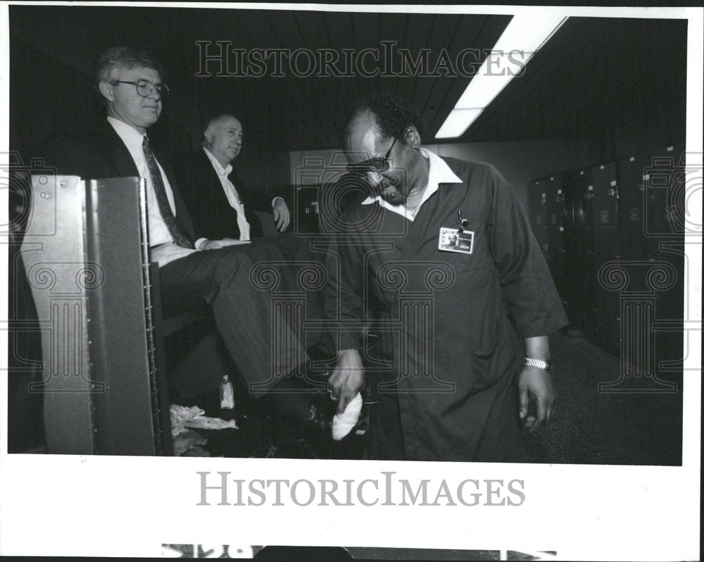 1992, John E. Green Shoe Shine Business - RRV43707 - Historic Images