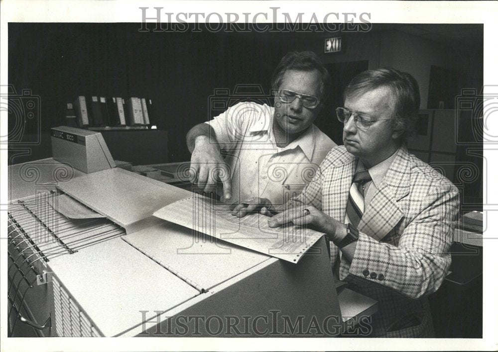 1980 Federal Aviation computer analysts Bob - Historic Images