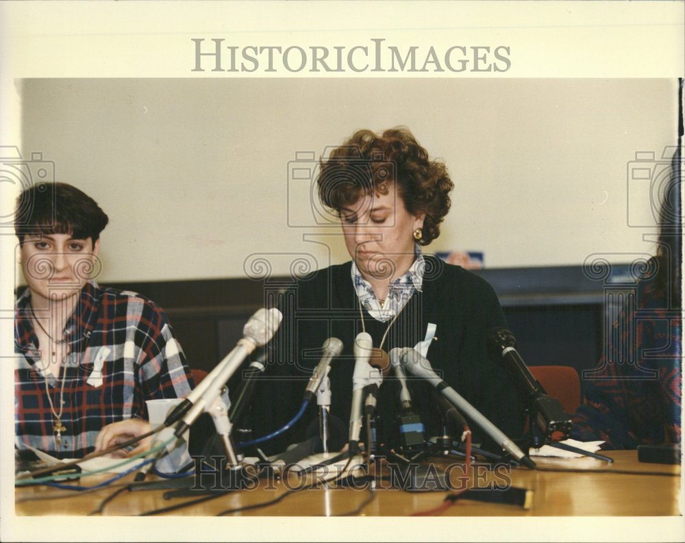 1992 Press Photo Daughter of the slain restaurant owner - RRV43811 - Historic Images