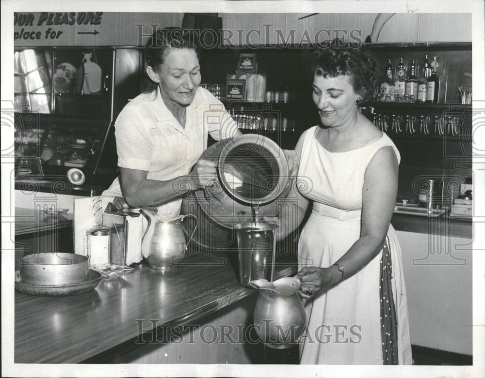 1960 Press Photo Water Rationing Markham Illinois - Historic Images