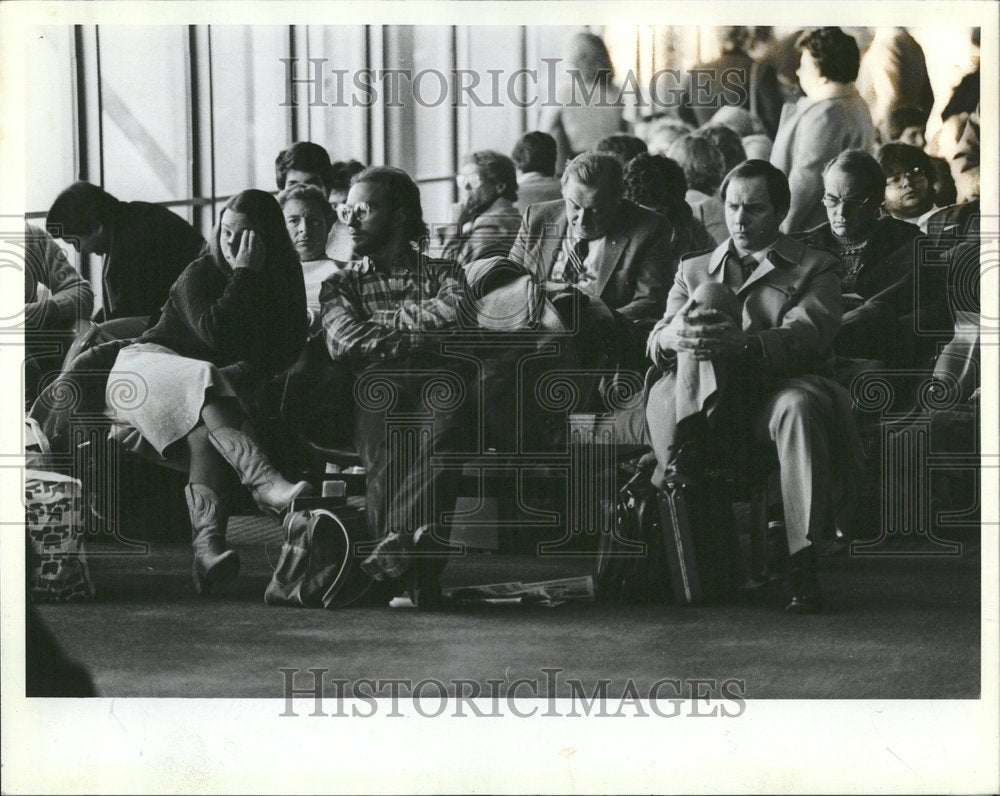 1983 Press Photo O&#39;Hare Airport Waiting Area - Historic Images