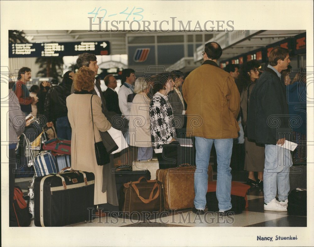 1993 Long Check In Line OHare Airport - Historic Images