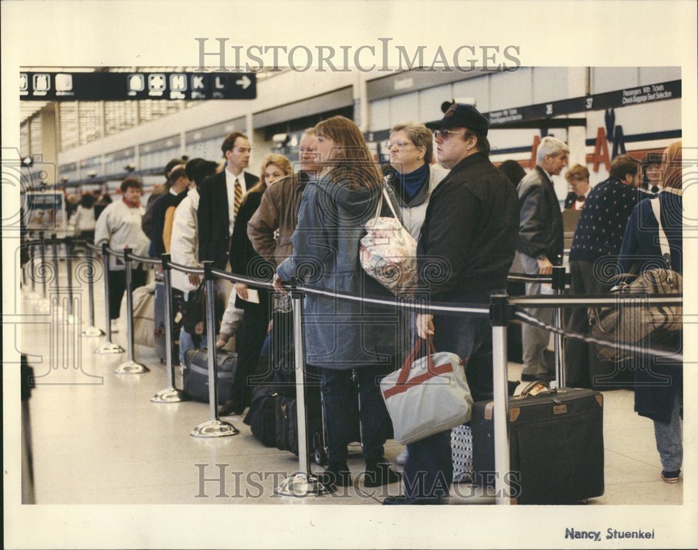 1993 O&#39;Hare Airport passengers check-in - Historic Images