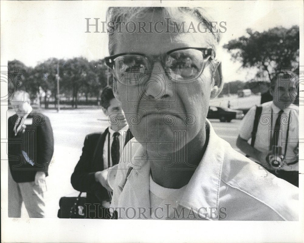 1968 Press Photo No laughing matter with best non smile - RRV44041 - Historic Images