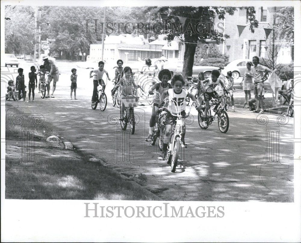 1974 Kid Bicycles Parade - Historic Images