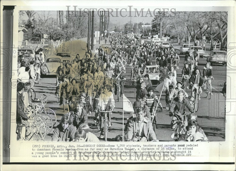 1974, Huge Crowd Biking To Concert Phoenix - RRV44317 - Historic Images