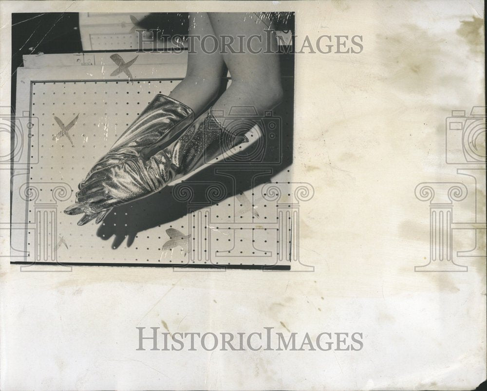 1955 Press Photo Metallic Gold or Silver Gloves - RRV44381 - Historic Images