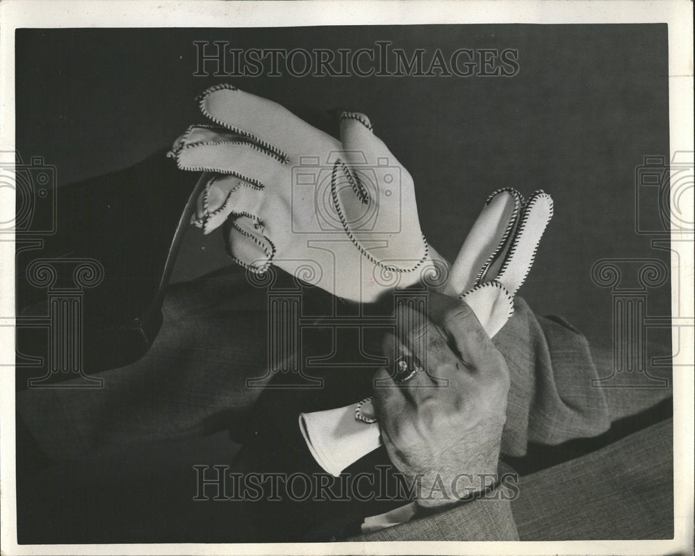 1949, Men Gloves Chamoisette Black Stitches - RRV44387 - Historic Images