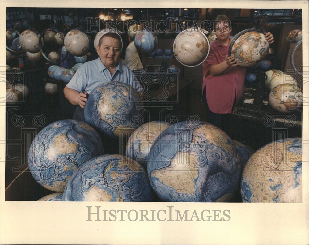 1987 Cartographers Leroy Tolman &amp; Linda Cie - Historic Images