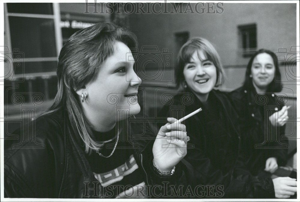 1993 Press Photo Great American Smokeout Women Calderon - RRV44465 - Historic Images