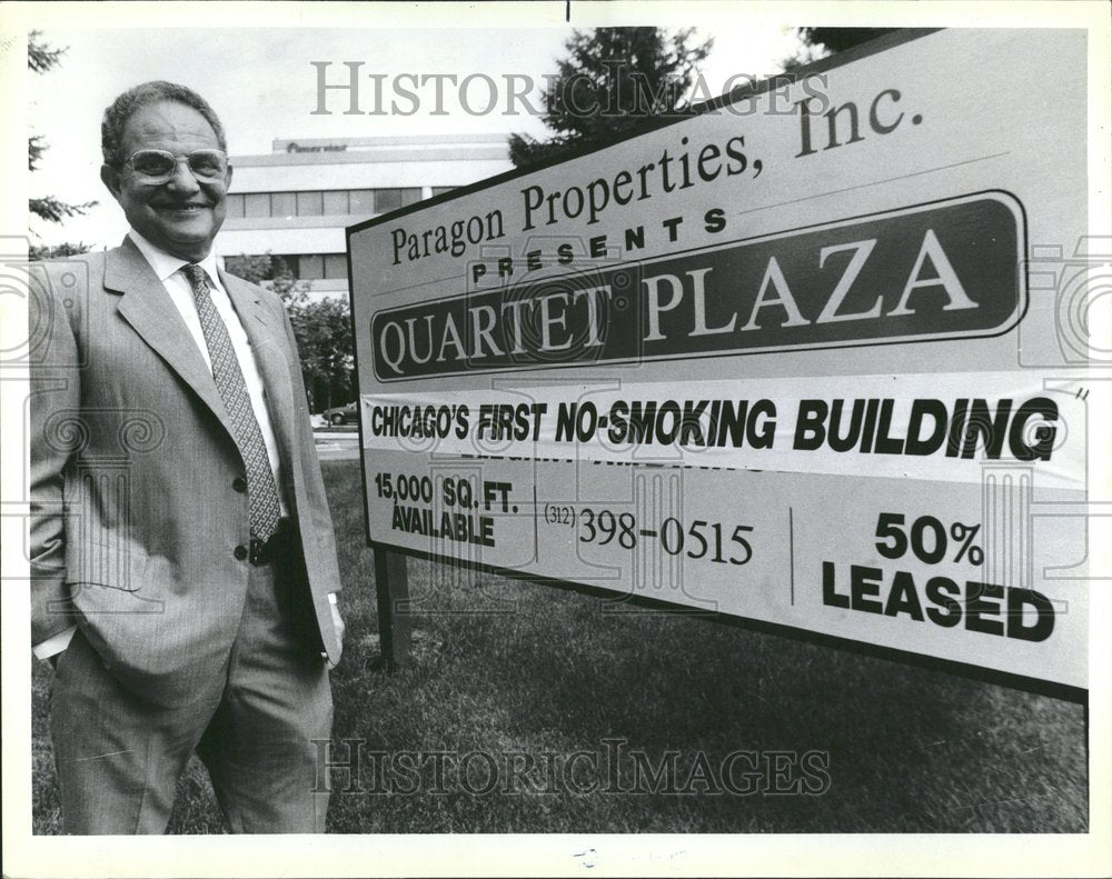 1987 Press Photo David Green Smoking Office Building - Historic Images