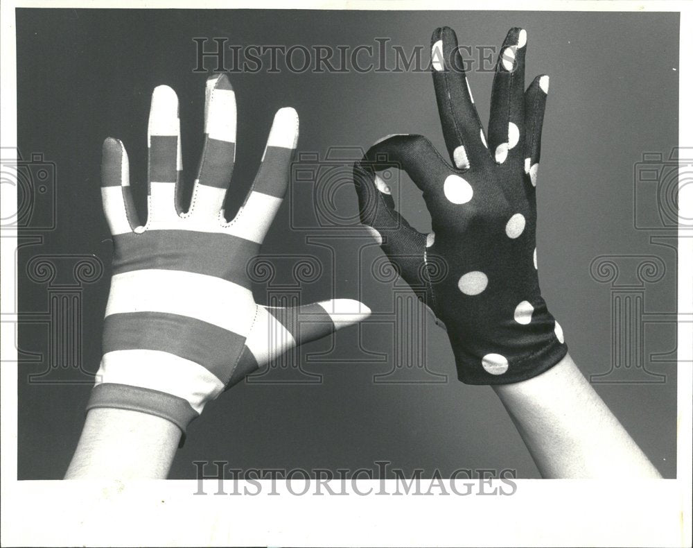 1988, Lycra-spandex gloves - RRV44543 - Historic Images