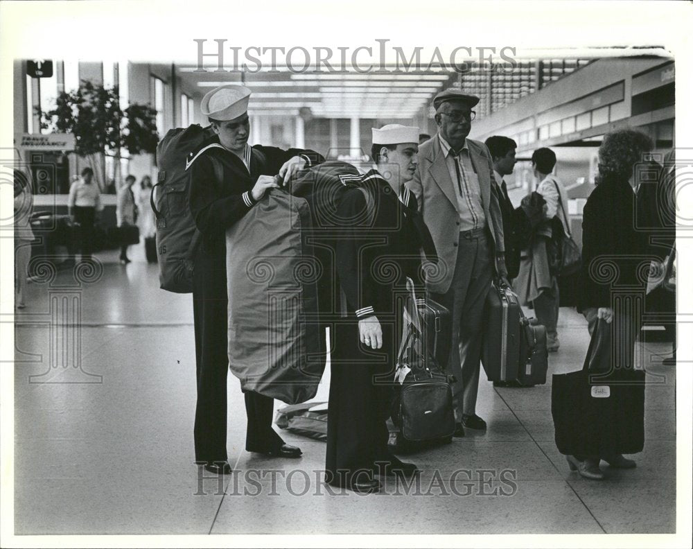 1985, Great Lakes recruits at O&#39;Hare airport - RRV44623 - Historic Images