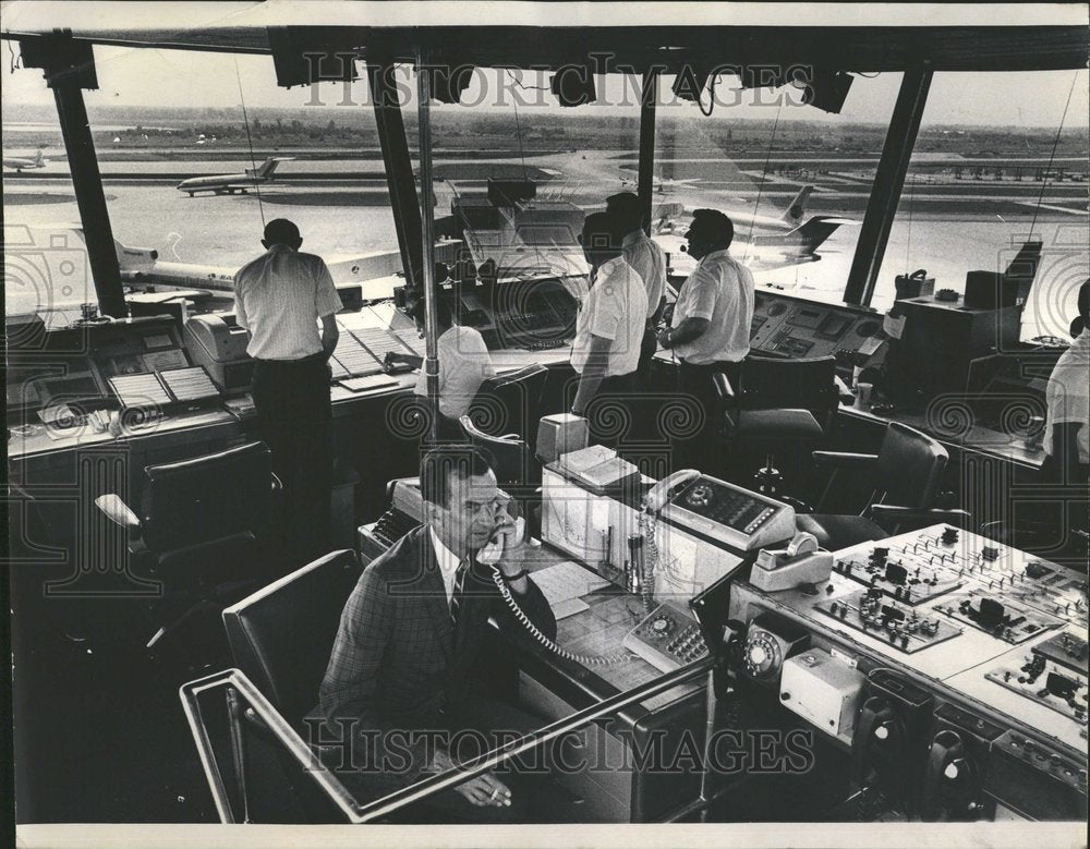 1968 Press Photo Daniel Vucrevich FAA O&#39;Hare Airport - Historic Images