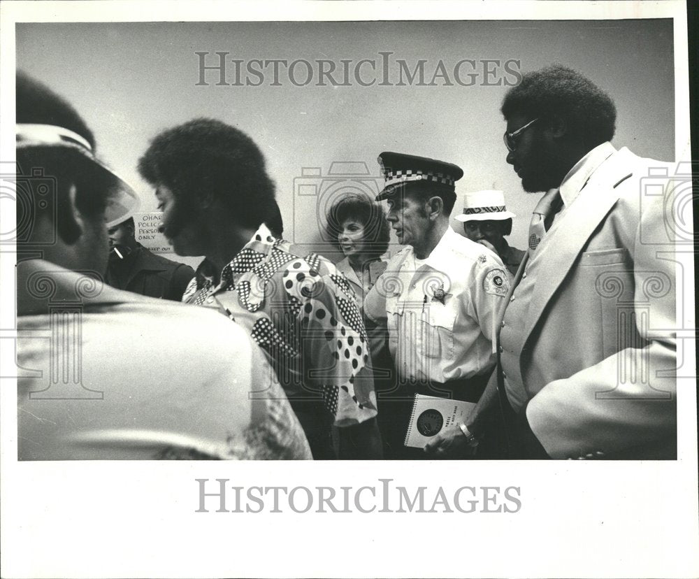 1977 OHare Cabdriver Meeting Police Harass - Historic Images