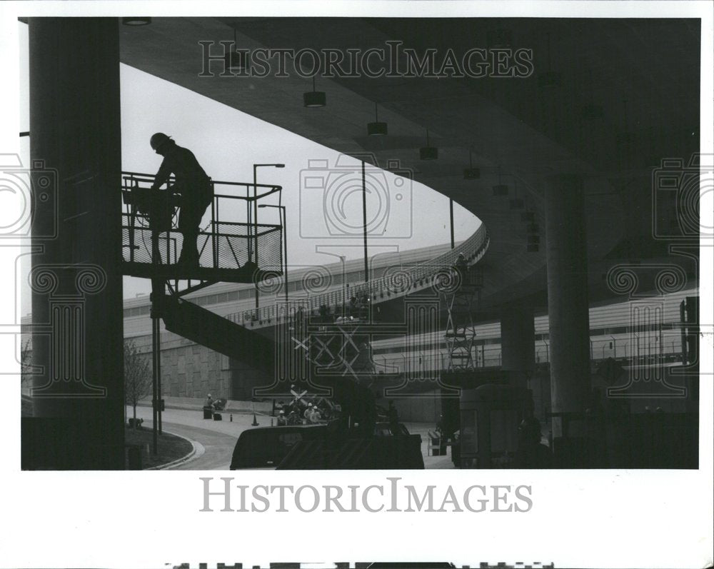 1993 Construction Worker Intl Term OHare - Historic Images