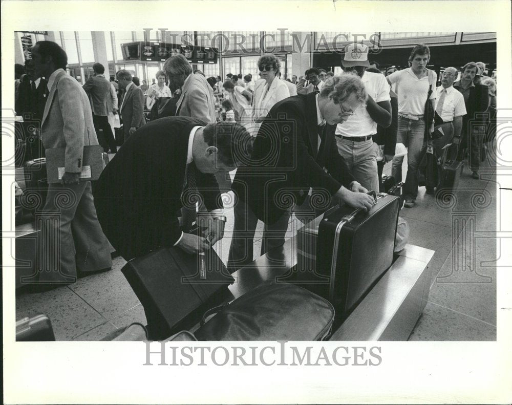 1981, Businessmen Check Luggage O&#39;Hare - RRV44731 - Historic Images